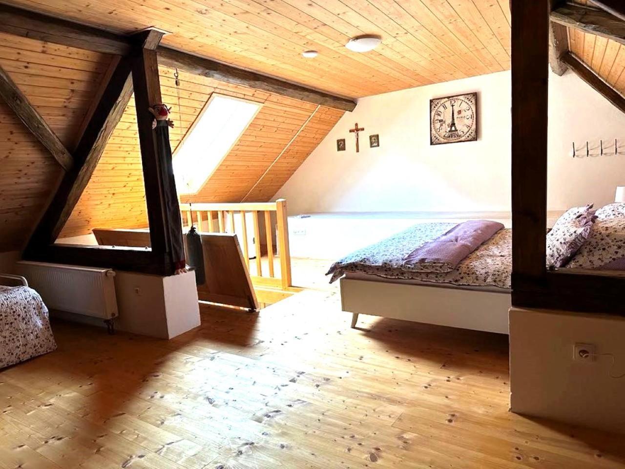 Penzion A Hospoda Na Statku Hluboká nad Vltavou Exterior foto